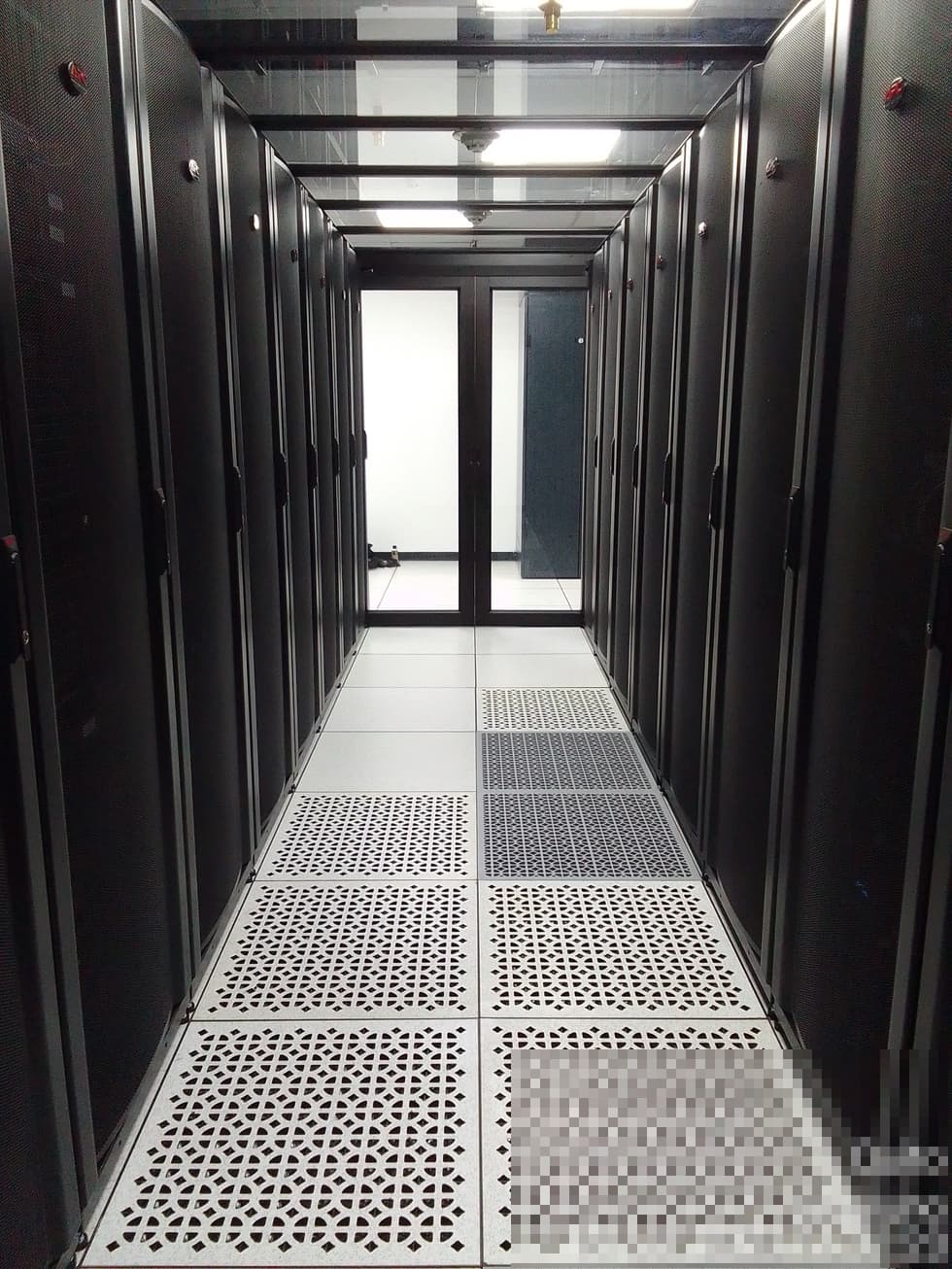 Pedestal and support system for uniform weight distribution